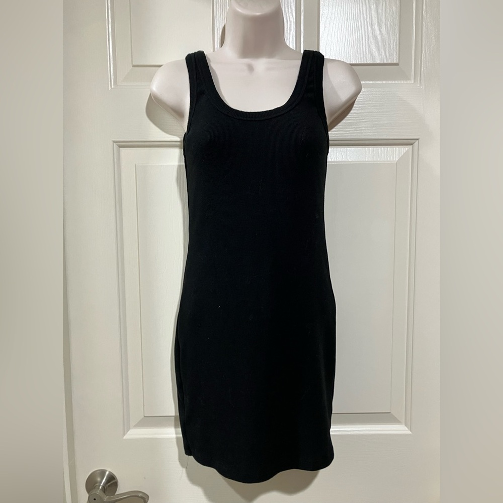 Fashion Nova woman size medium straight sleeveless dress